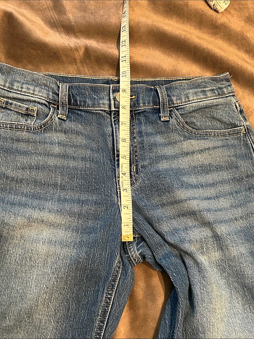 Old Navy Woman’s Mid-Rise Wow Boyfriend Straight Jeans - Medium Wash - Picture 10 of 12